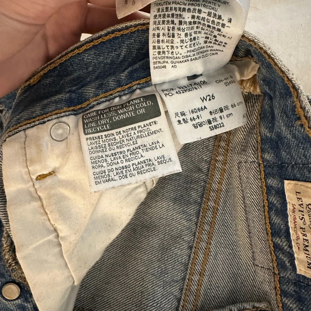 Levi shorts - Picture 3 of 3